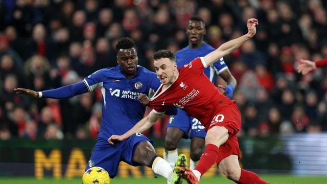 IM电竞体育-利物浦后卫亚诺普犀利抢断,带球发起反击的是谁